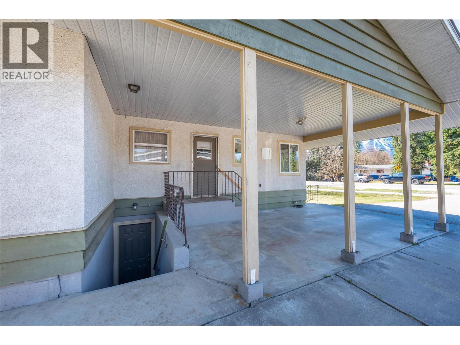 1956 AIRPORT WAY - 9