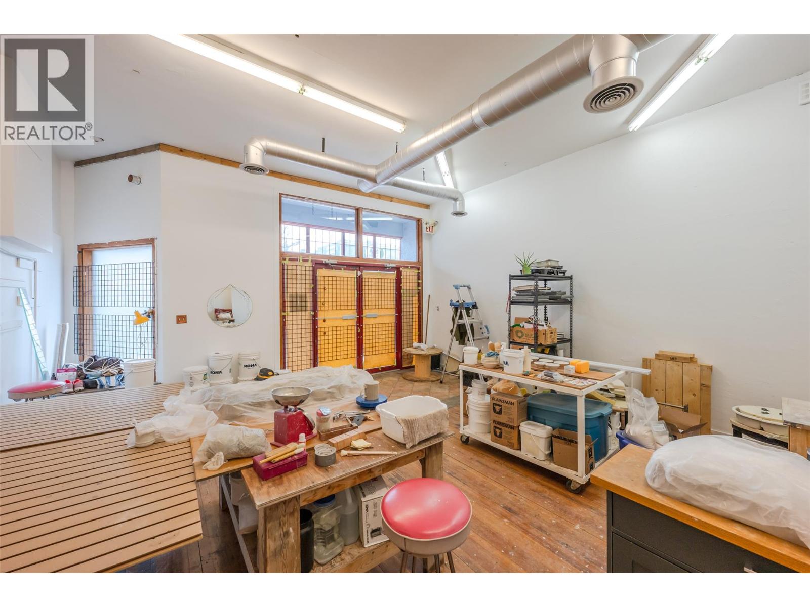 6222 Main Street, Oliver