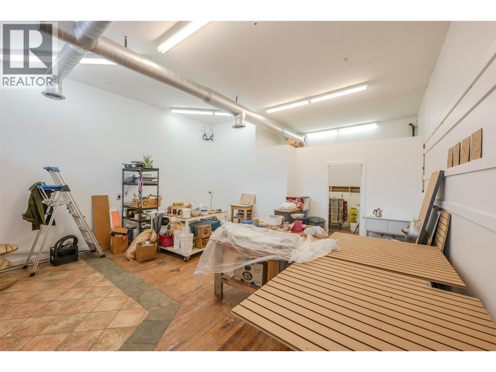 6222 Main Street, Oliver