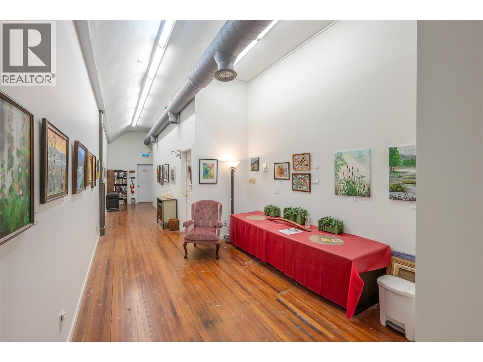 6222 Main Street, Oliver