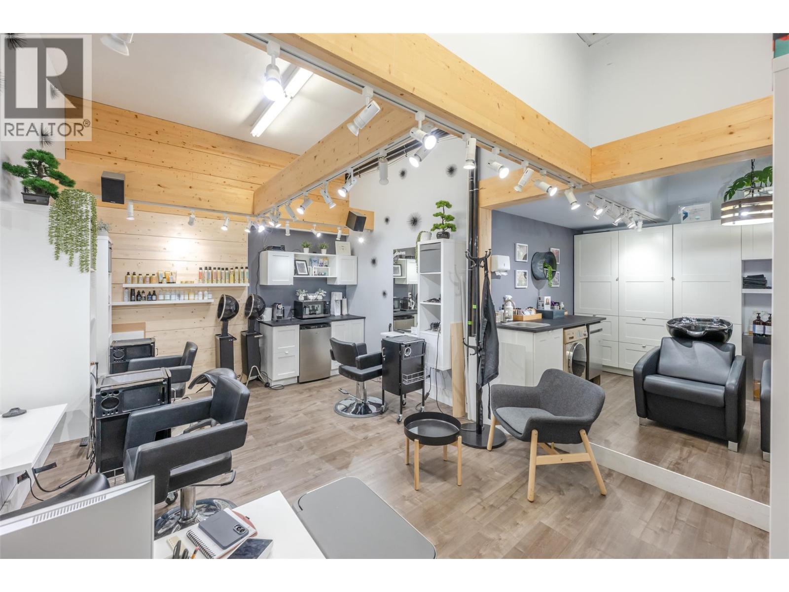 6222 Main Street, Oliver