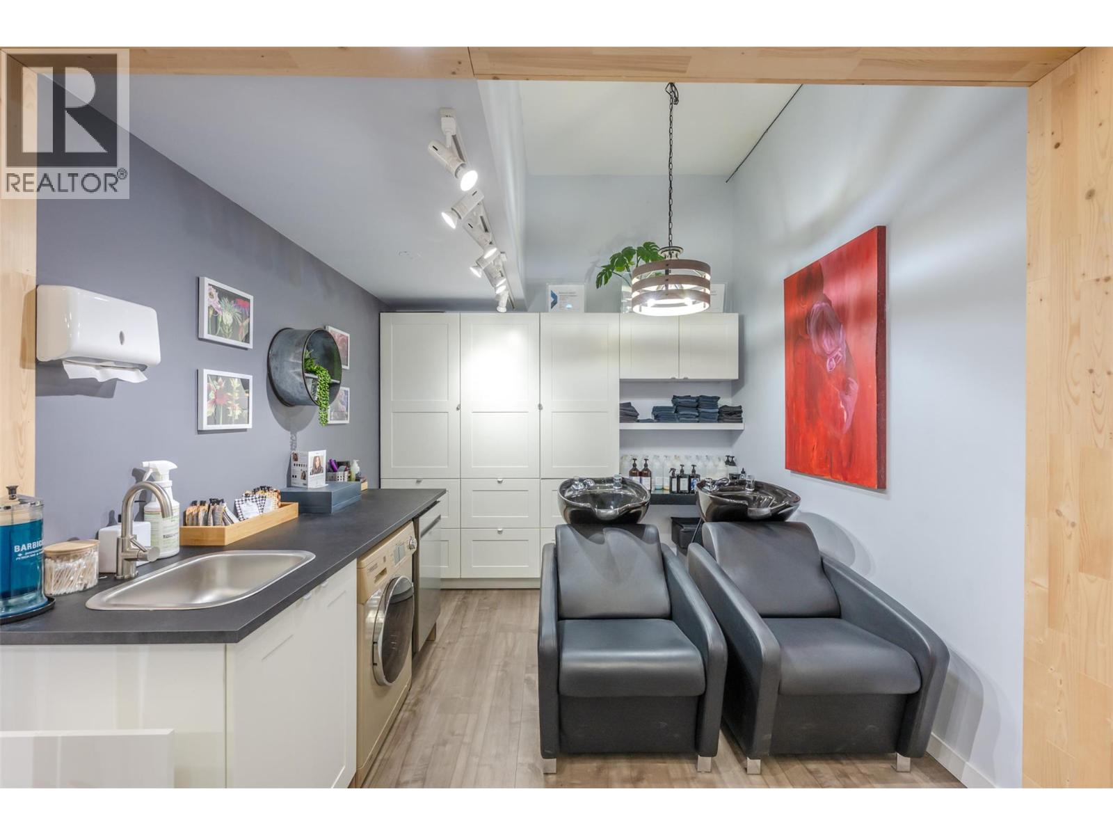 6222 Main Street, Oliver