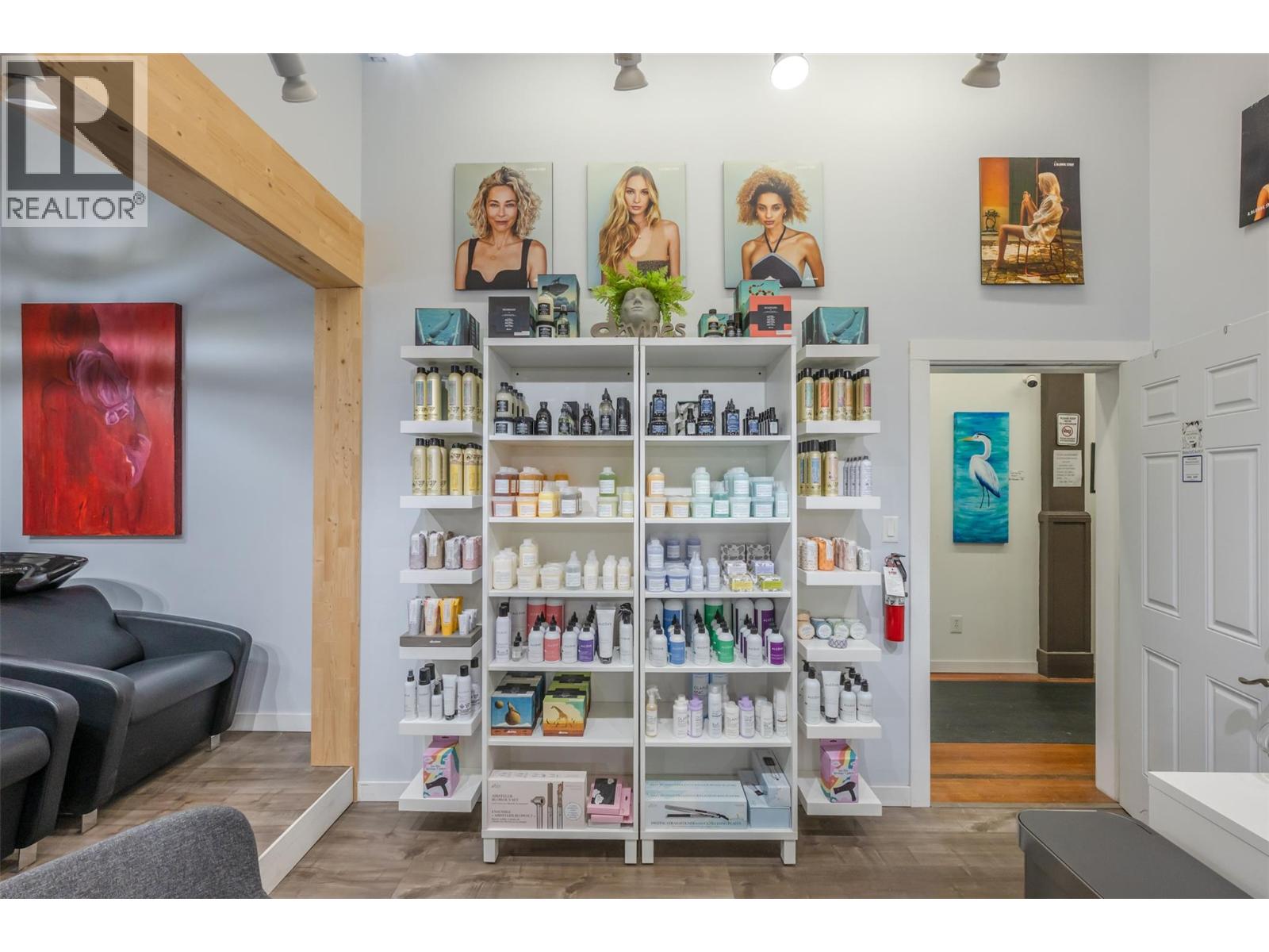 6222 Main Street, Oliver