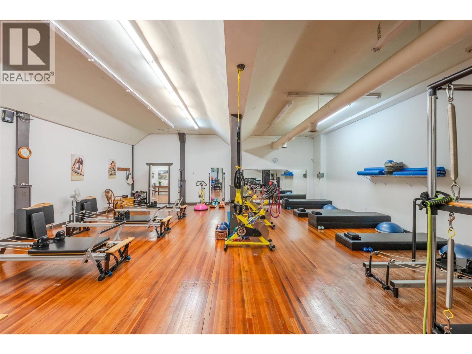 6222 Main Street, Oliver