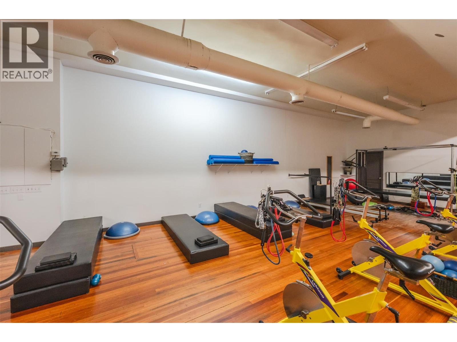 6222 Main Street, Oliver