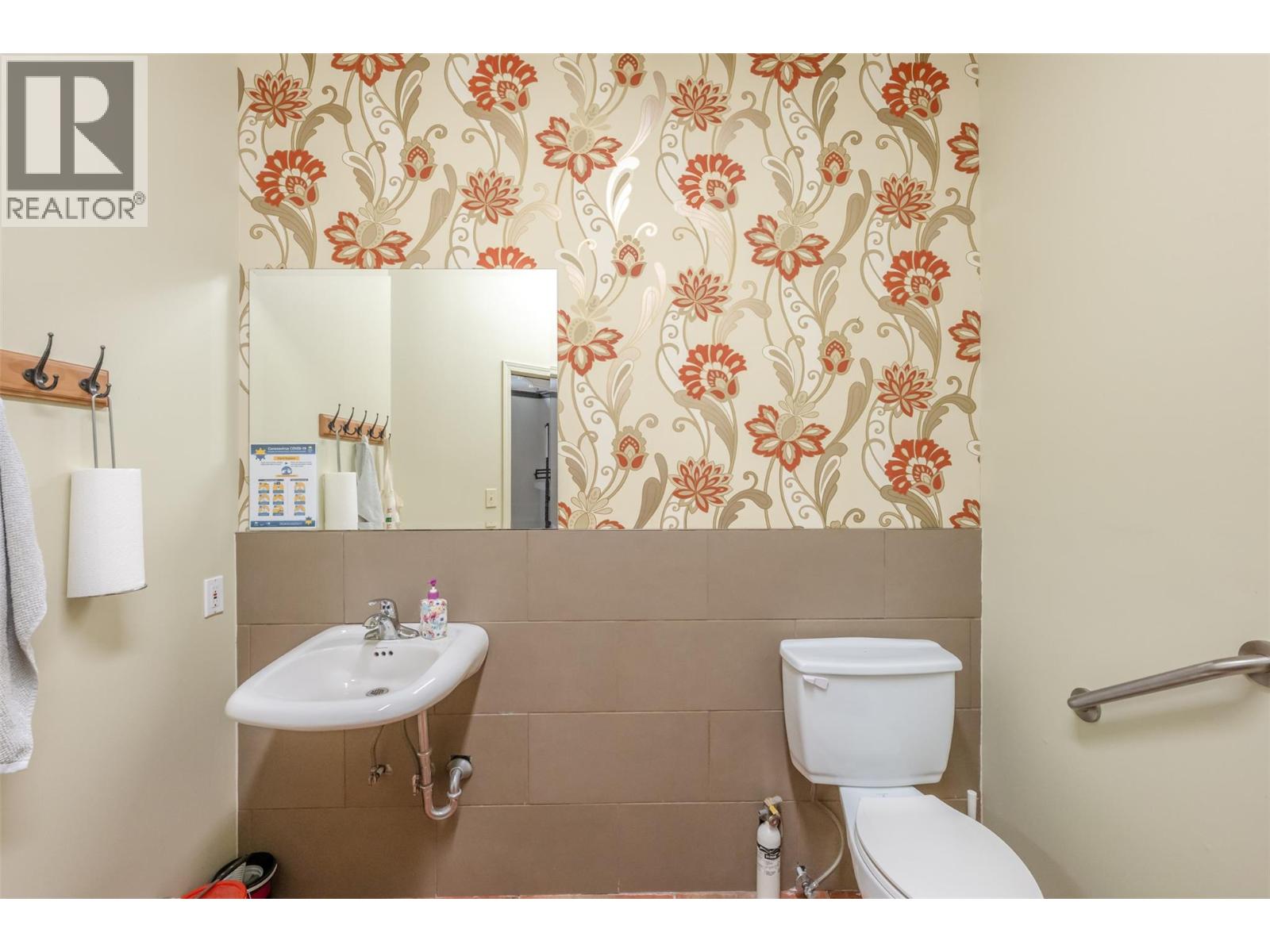 6222 Main Street, Oliver