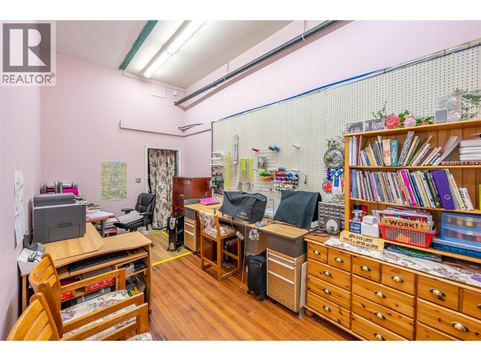 6222 Main Street, Oliver