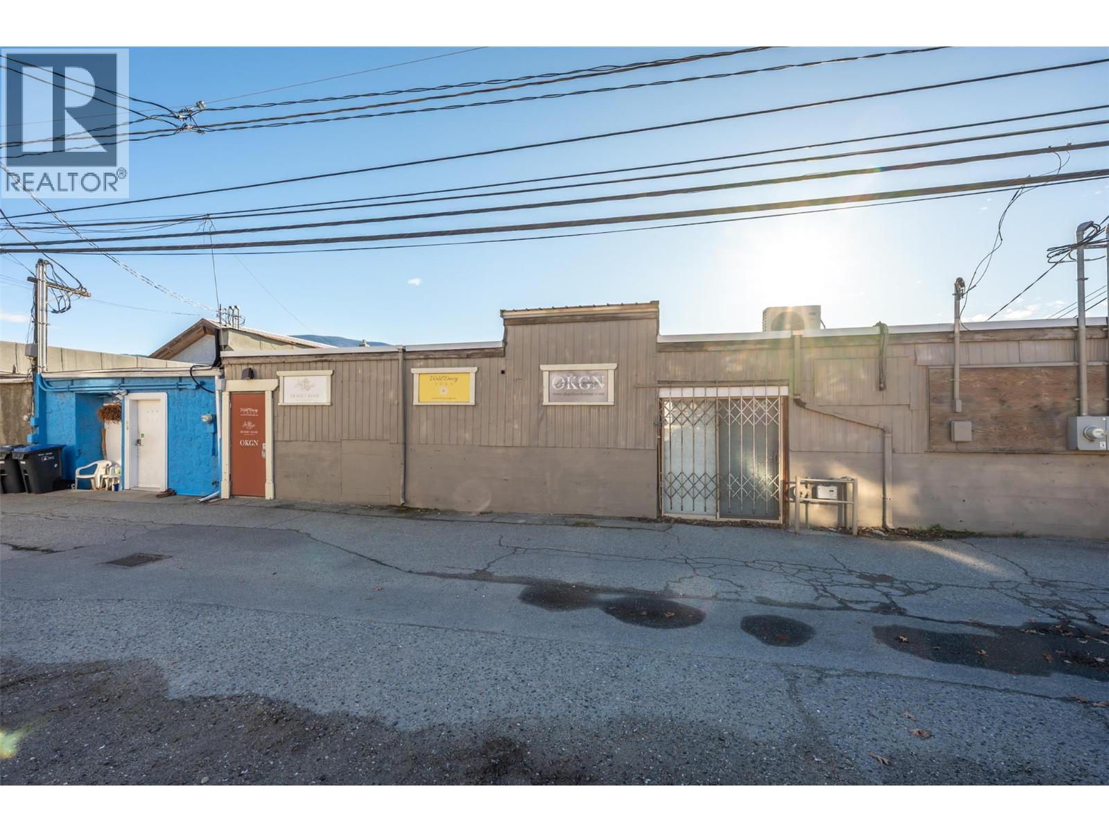 6222 Main Street, Oliver