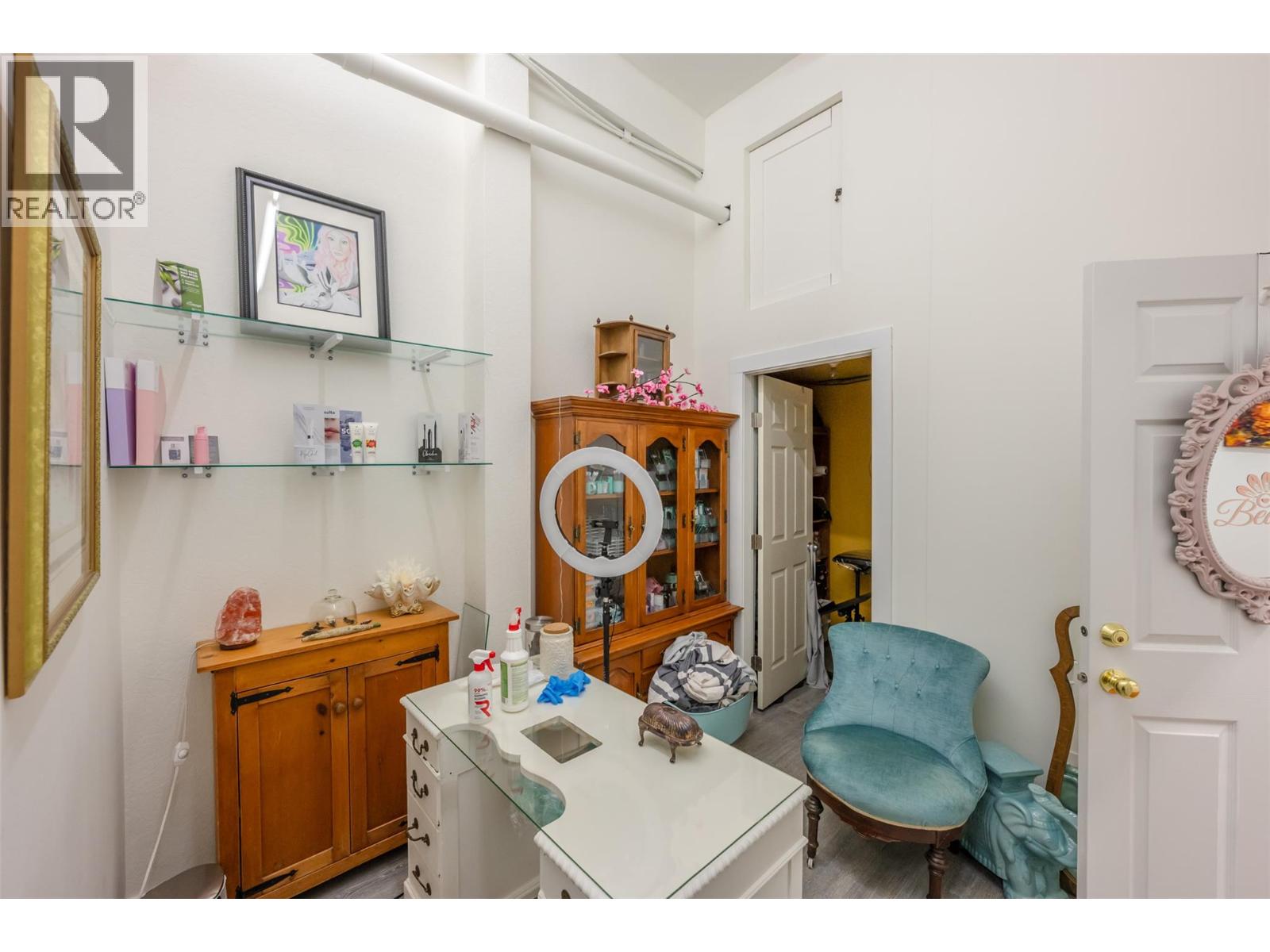 6222 Main Street, Oliver