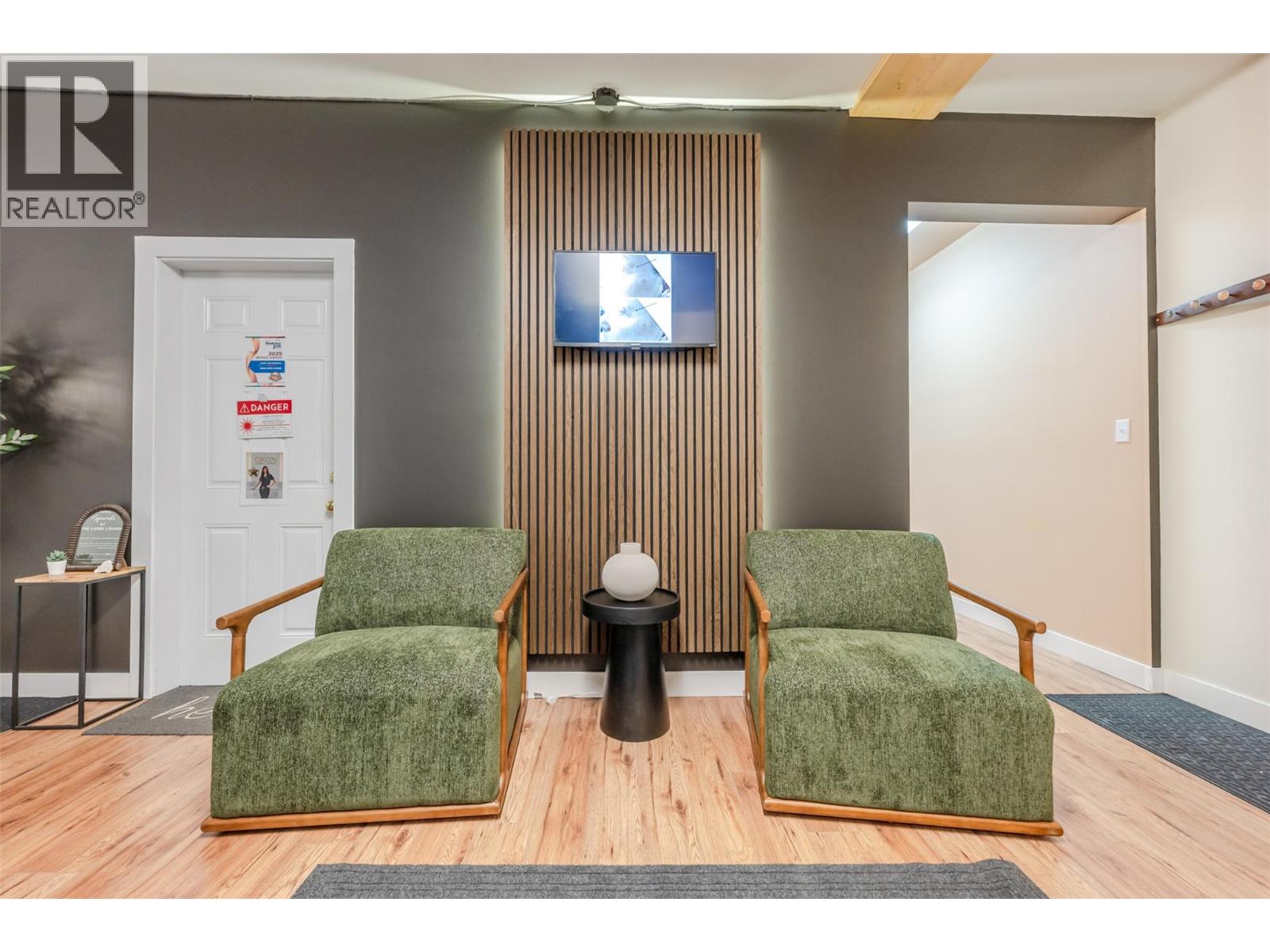 6222 Main Street, Oliver