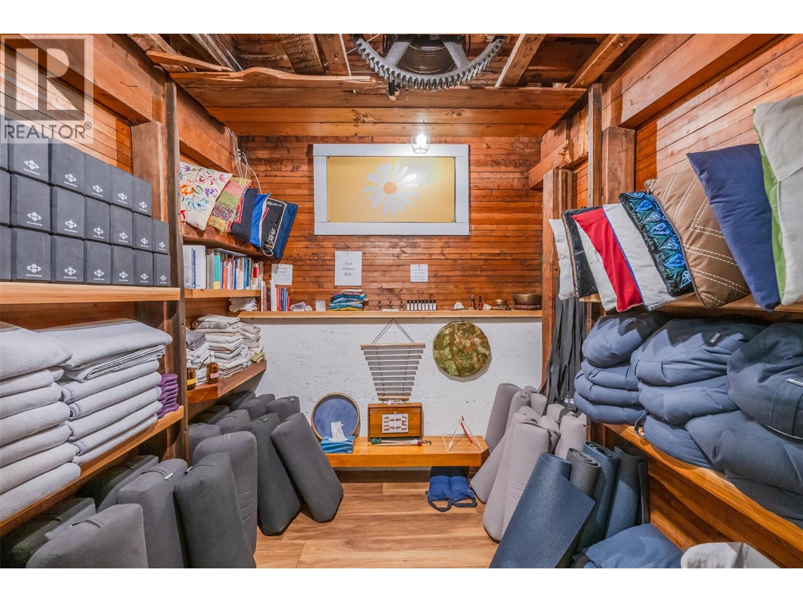 6222 Main Street, Oliver