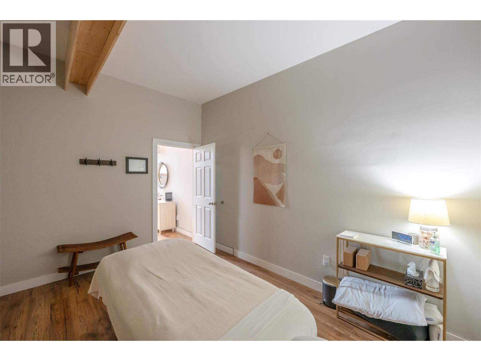 6222 Main Street, Oliver