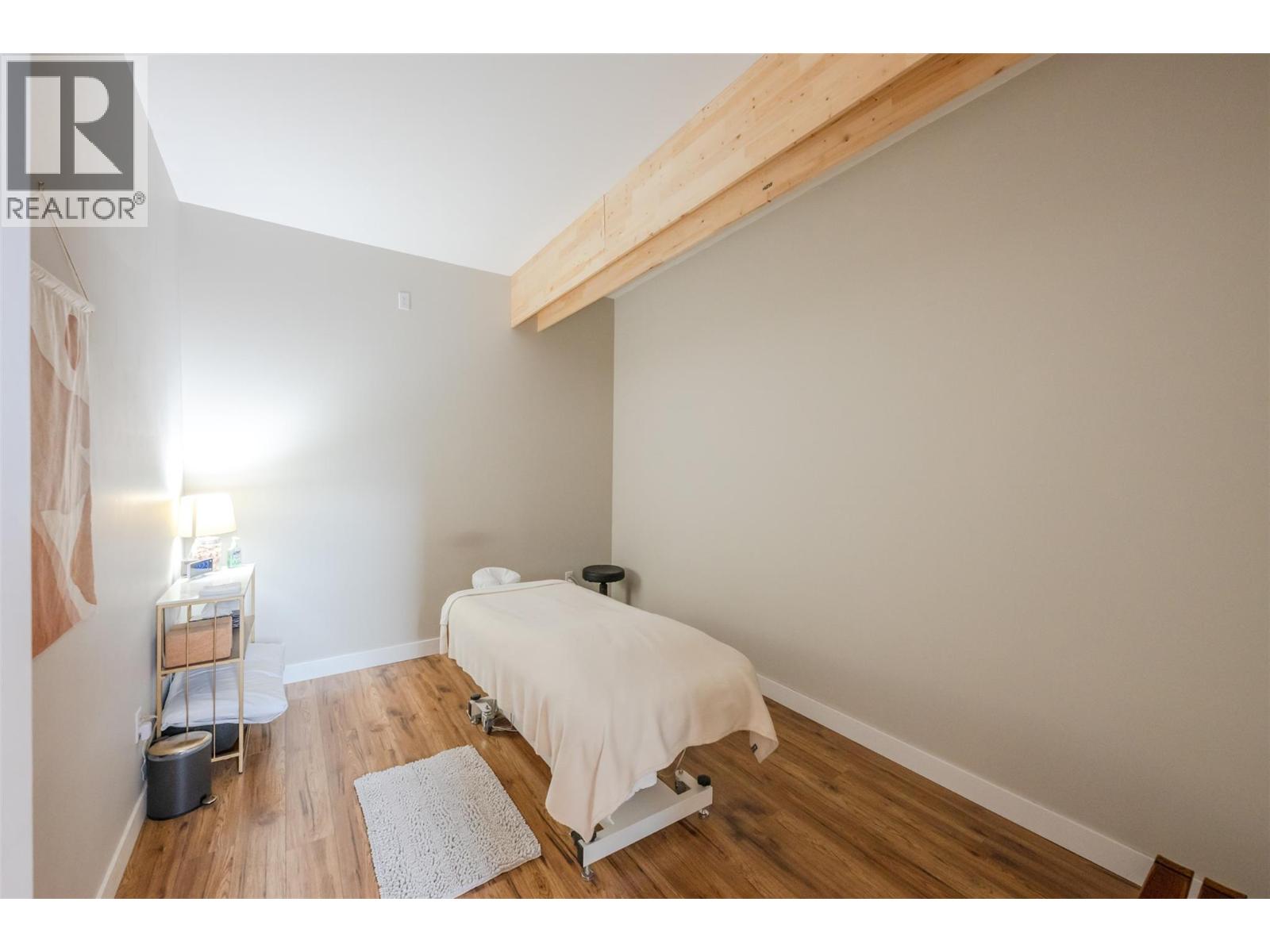 6222 Main Street, Oliver