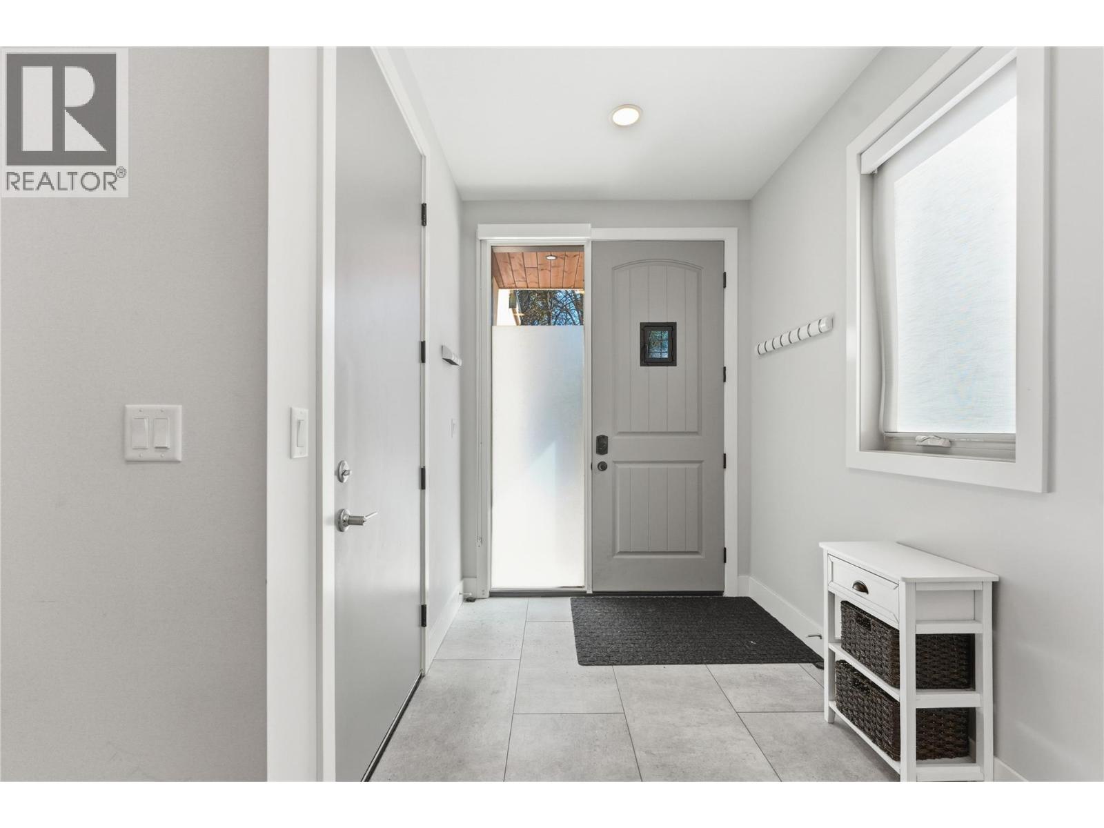 #8 7373 BROOKS LANE - 19