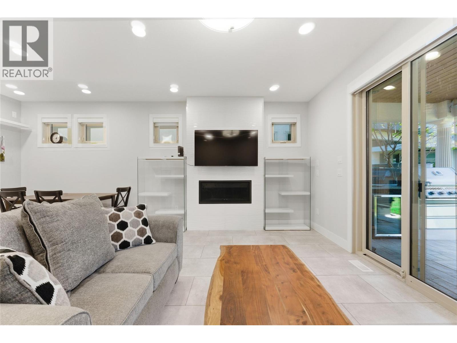 #8 7373 BROOKS LANE - 11