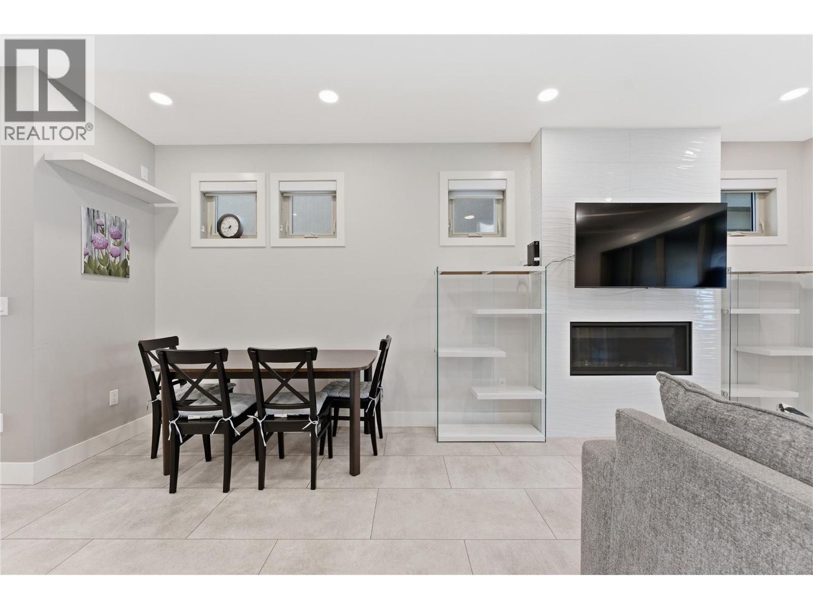 #8 7373 BROOKS LANE - 13