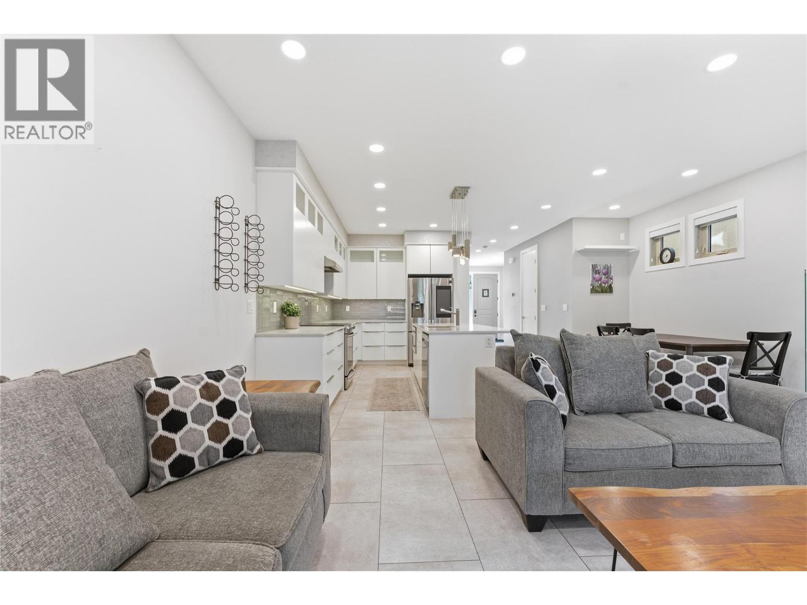 #8 7373 BROOKS LANE - 10