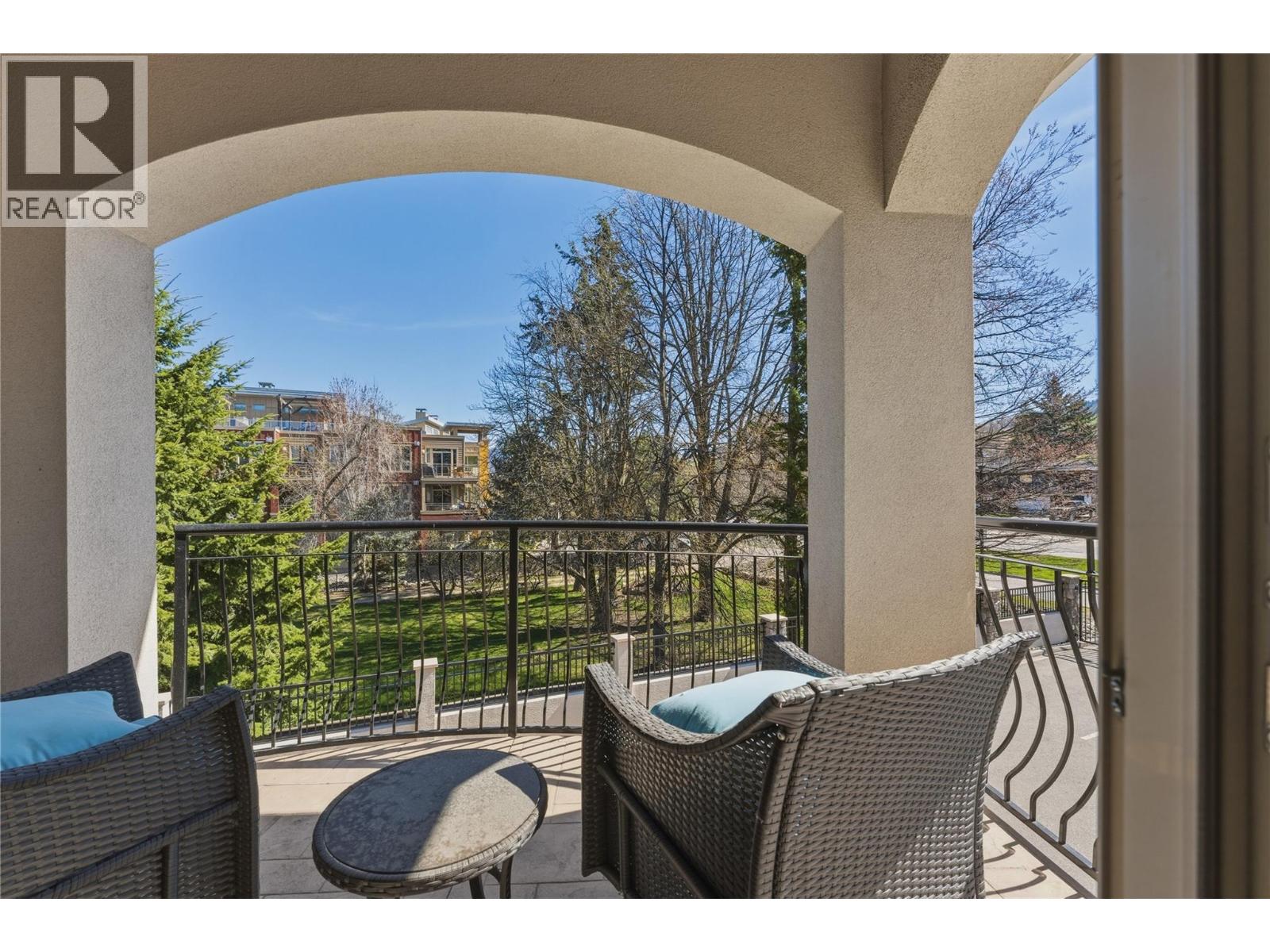 #8 7373 BROOKS LANE - 26