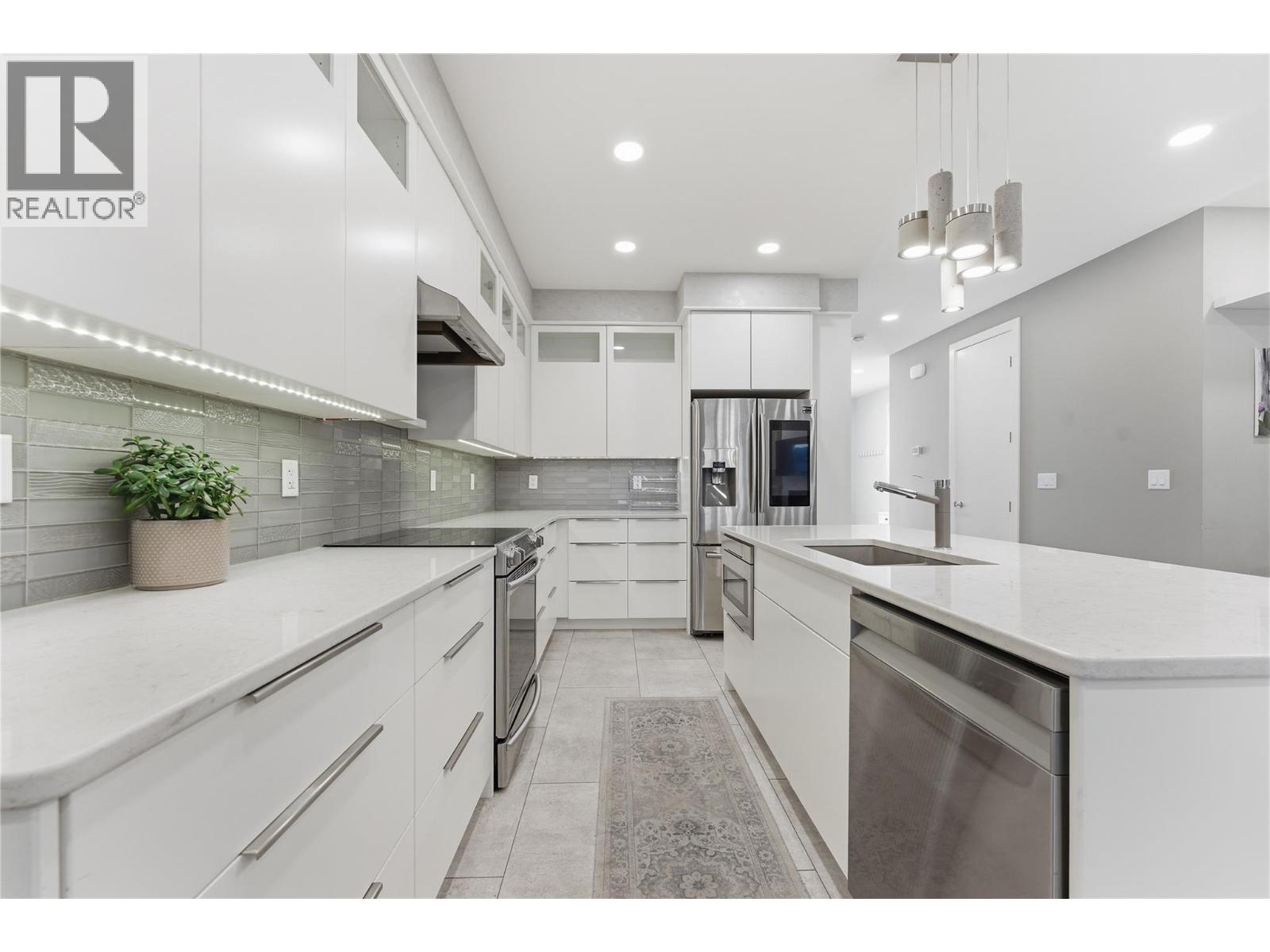 #8 7373 BROOKS LANE - 7