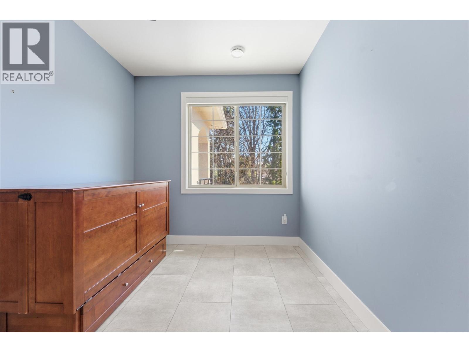 #8 7373 BROOKS LANE - 28