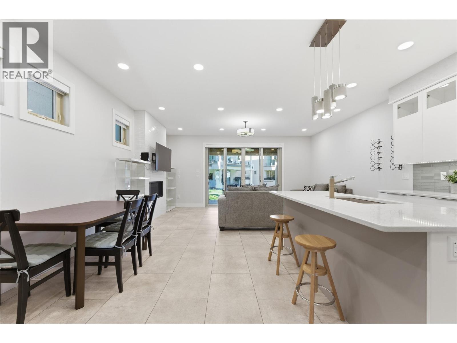 #8 7373 BROOKS LANE - 12