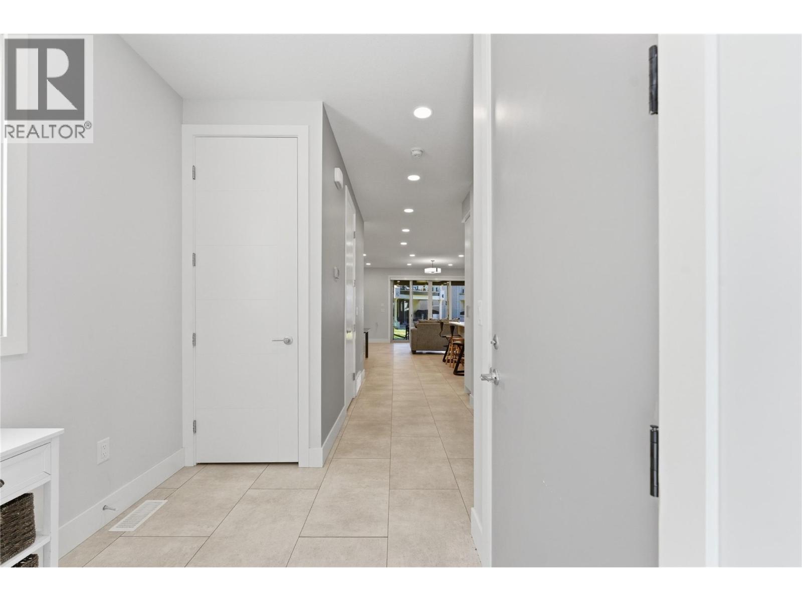 #8 7373 BROOKS LANE - 18