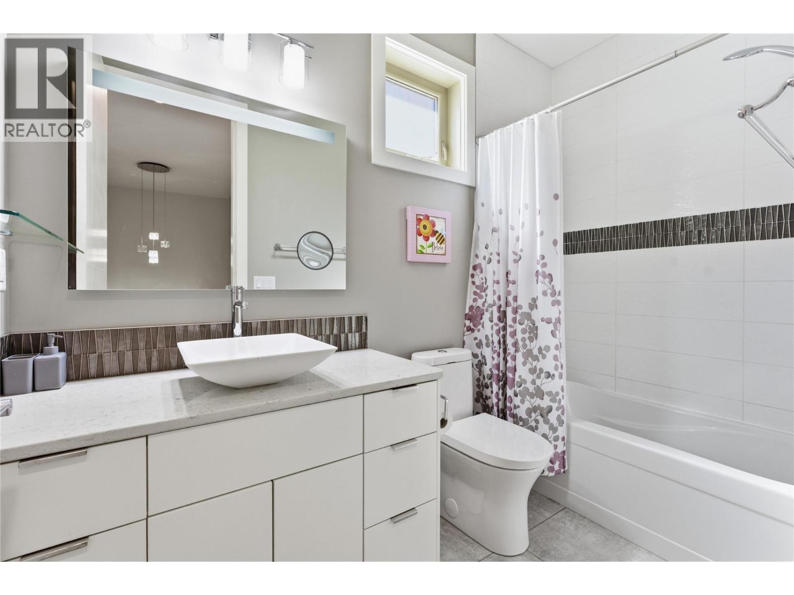 #8 7373 BROOKS LANE - 31