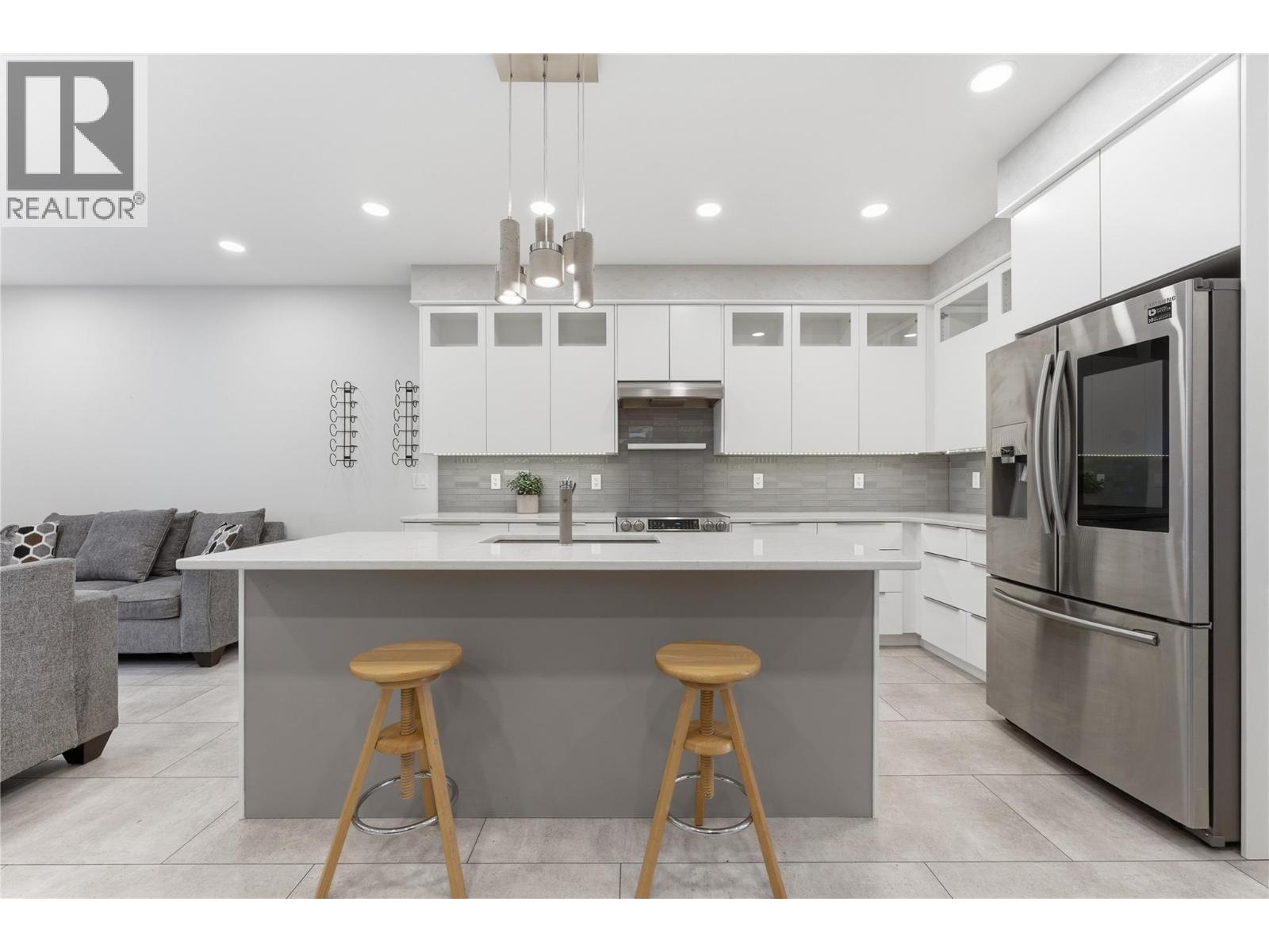 #8 7373 BROOKS LANE - 8