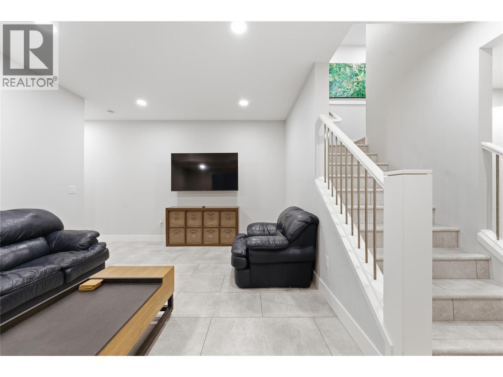 #8 7373 BROOKS LANE - 42