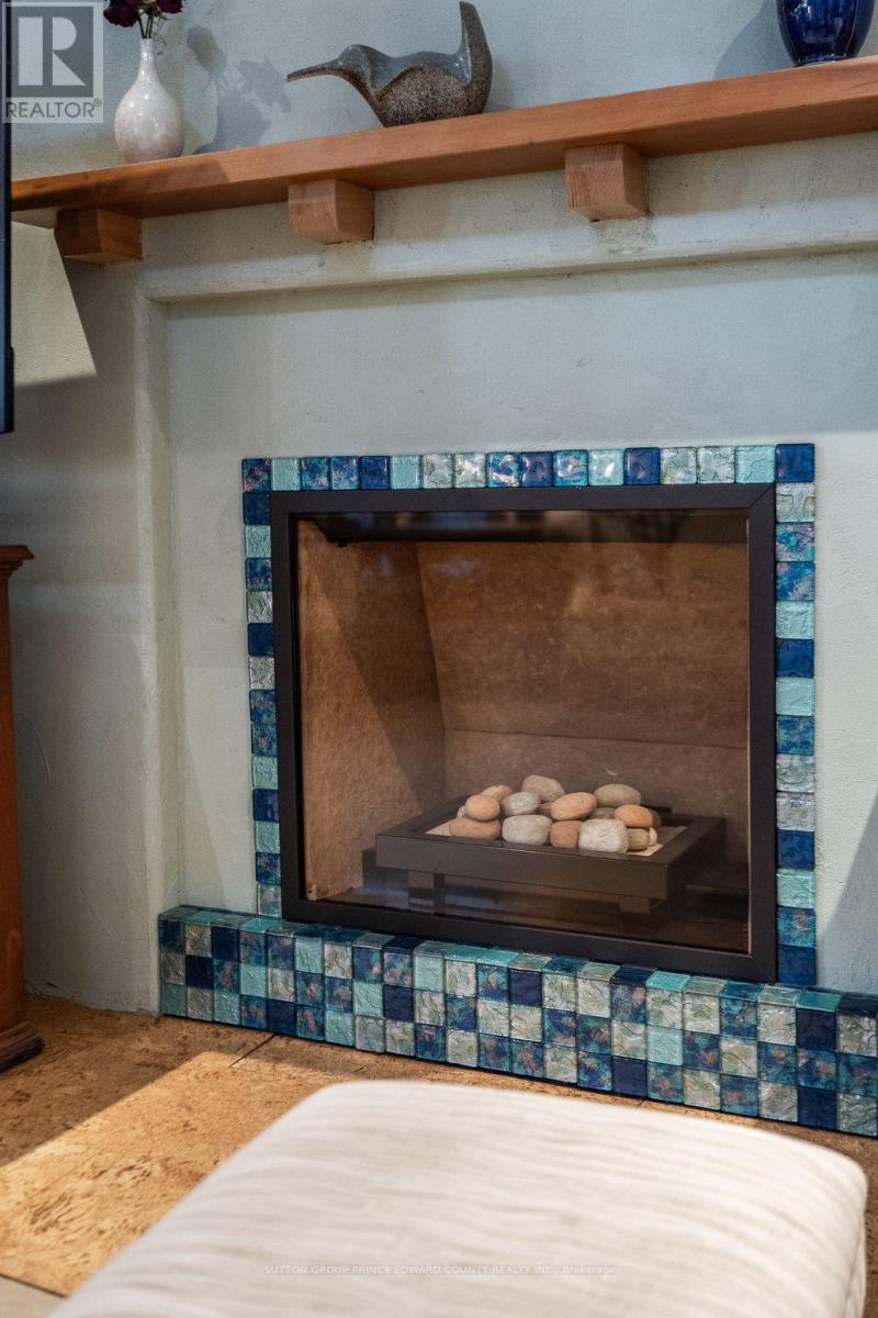 Gas fireplace with remote for those cool evenings