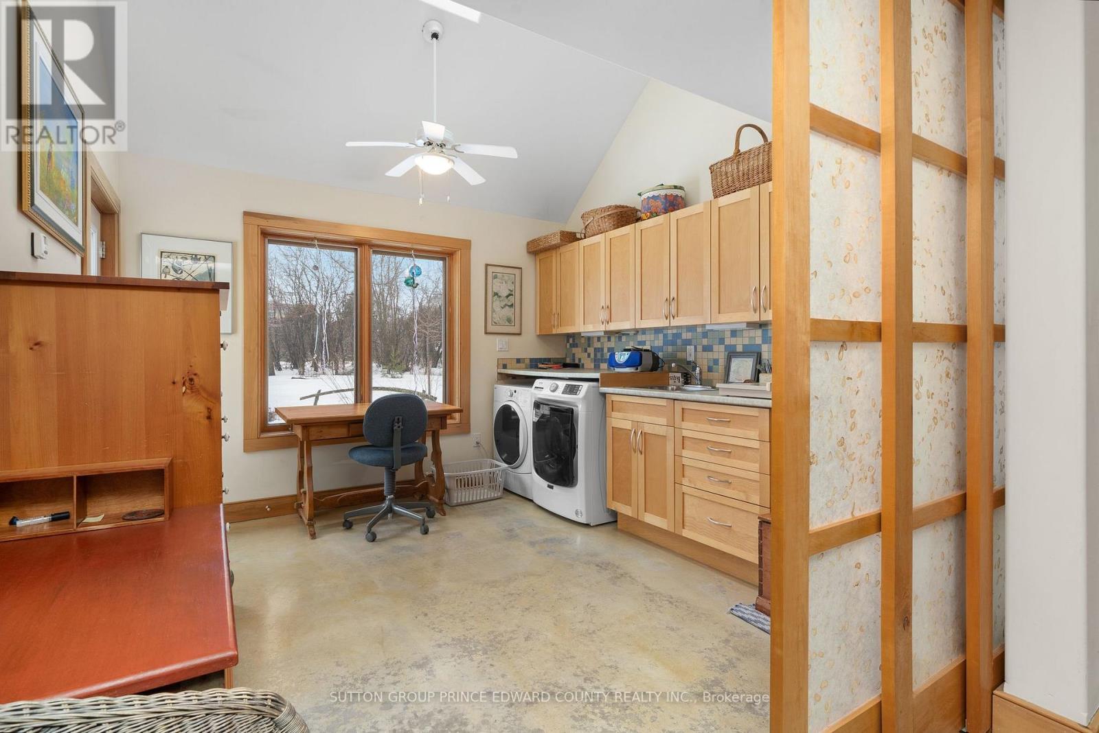 Laundry/craft/prepping room