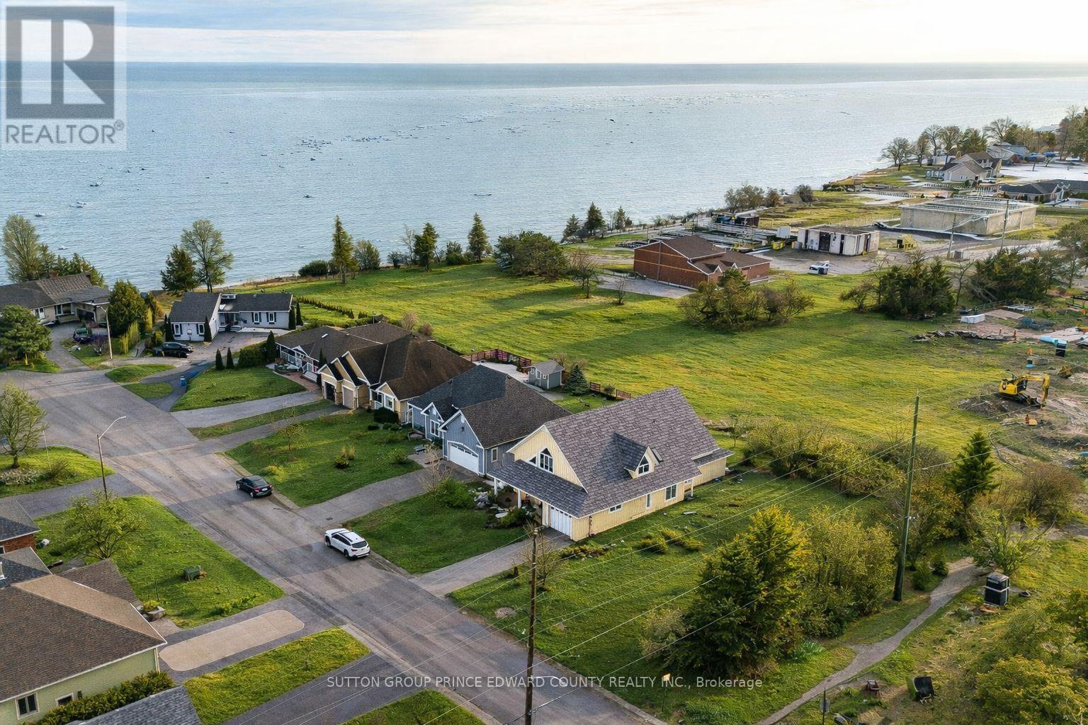 Aerial view of cul de sac