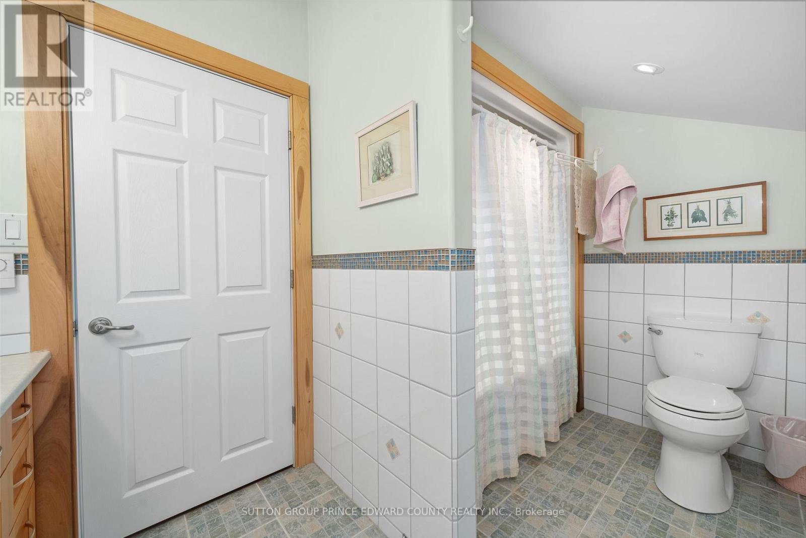 4 piece guest bathroom