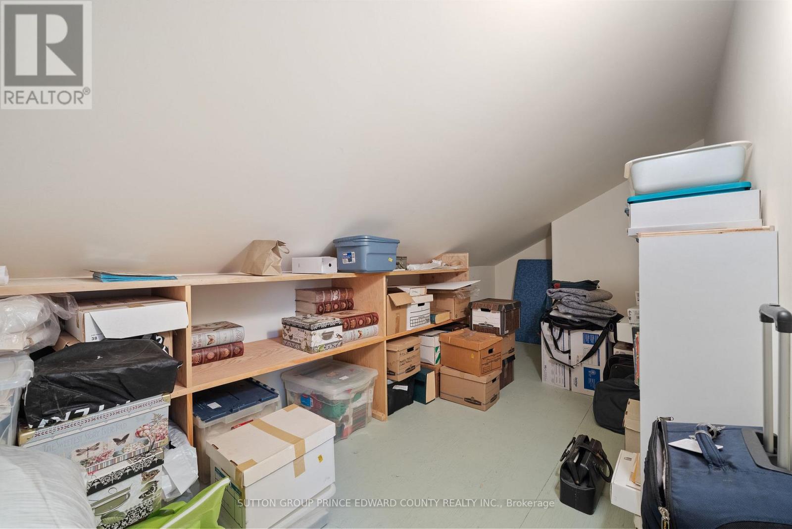 Upper level huge storage room