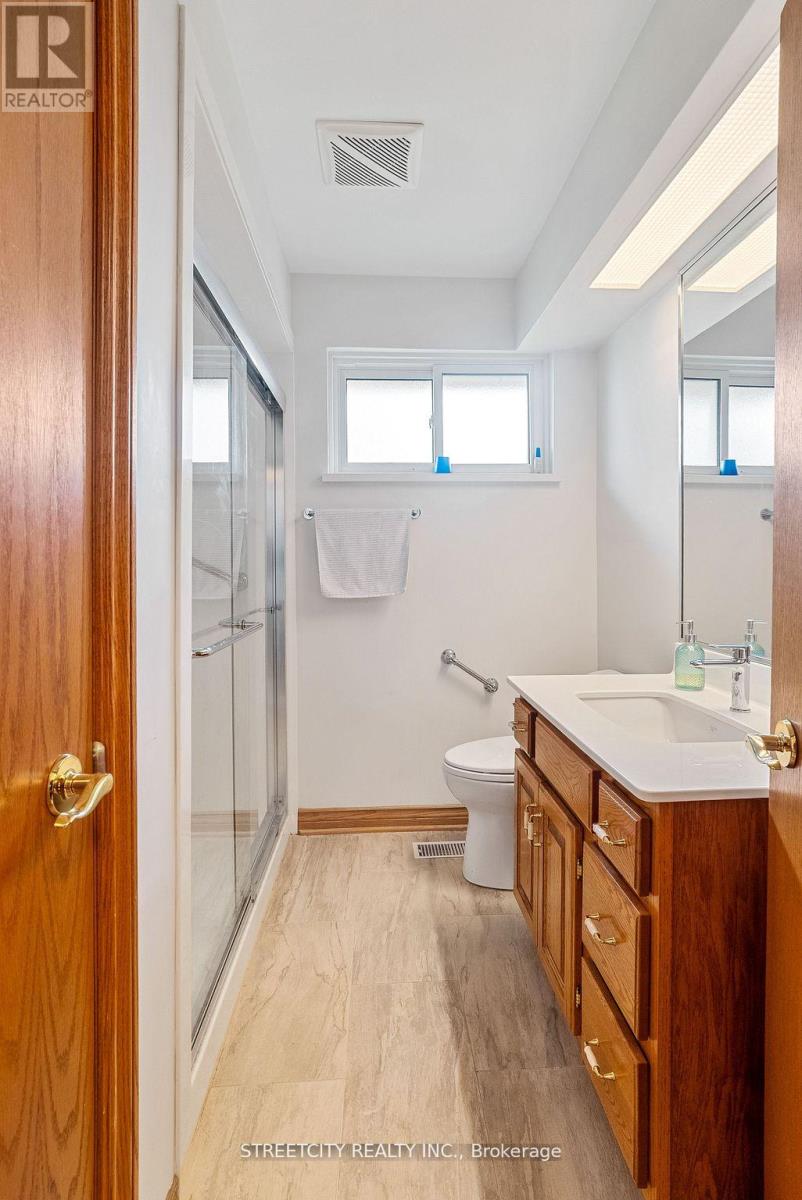 306 BURLINGTON CRESCENT — photo 12