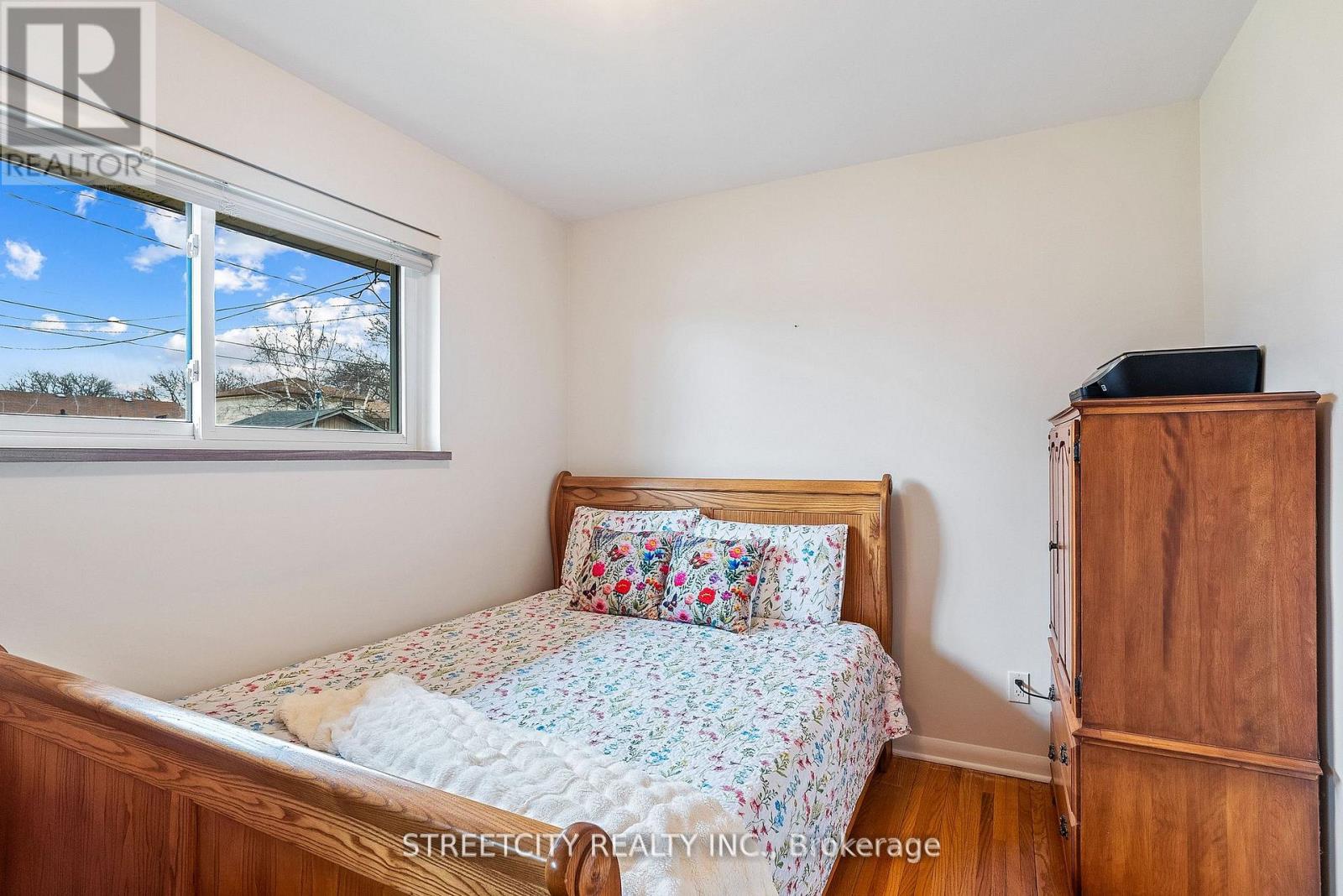 306 BURLINGTON CRESCENT — photo 14