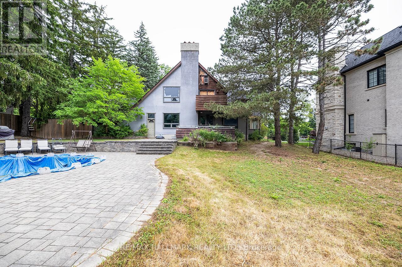 1382 ROUGEMOUNT DRIVE - 12