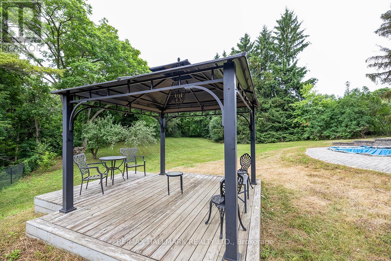 1382 ROUGEMOUNT DRIVE - 14