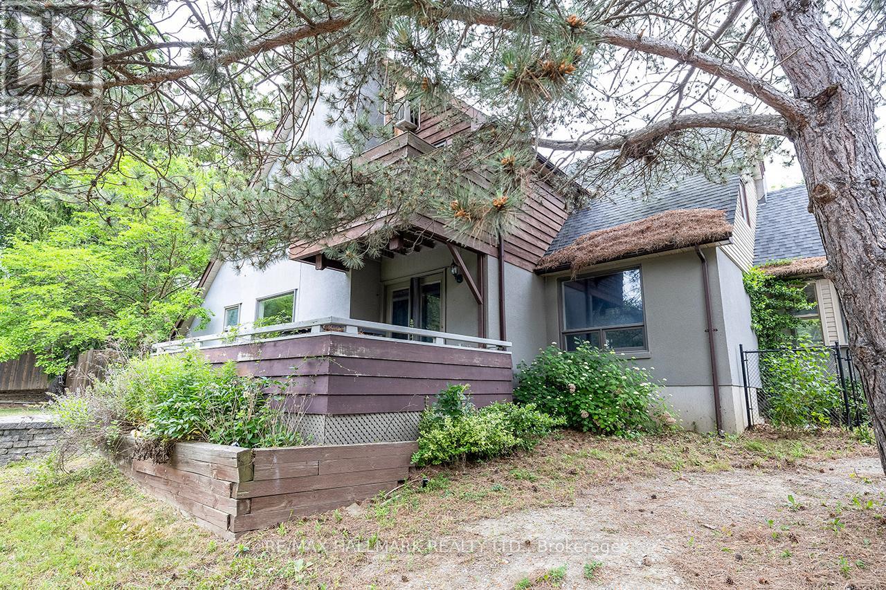 1382 ROUGEMOUNT DRIVE - 17