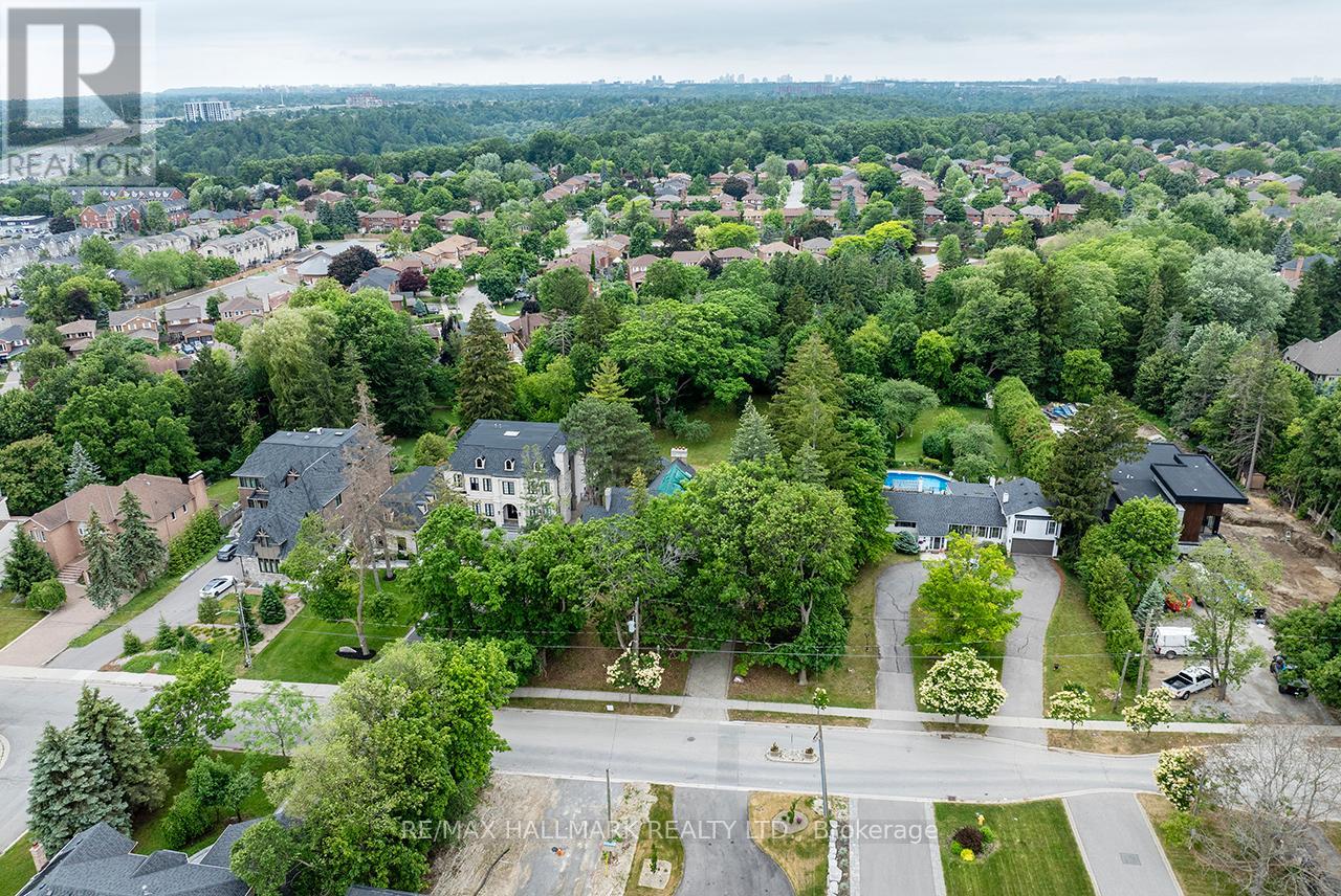 1382 ROUGEMOUNT DRIVE - 18