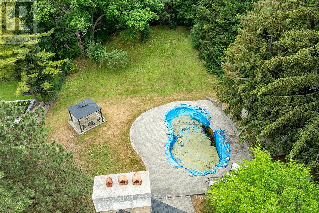 1382 ROUGEMOUNT DRIVE - 22