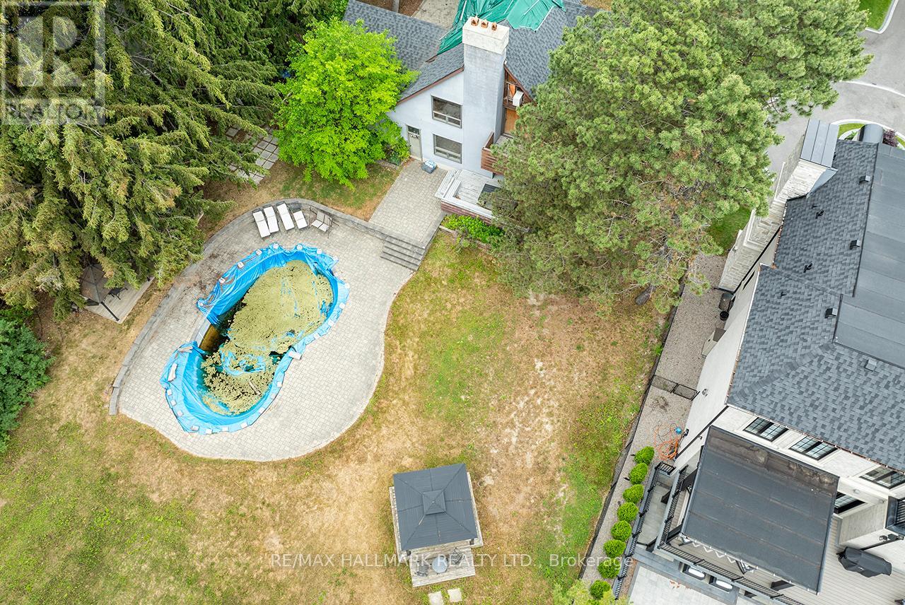 1382 ROUGEMOUNT DRIVE - 24