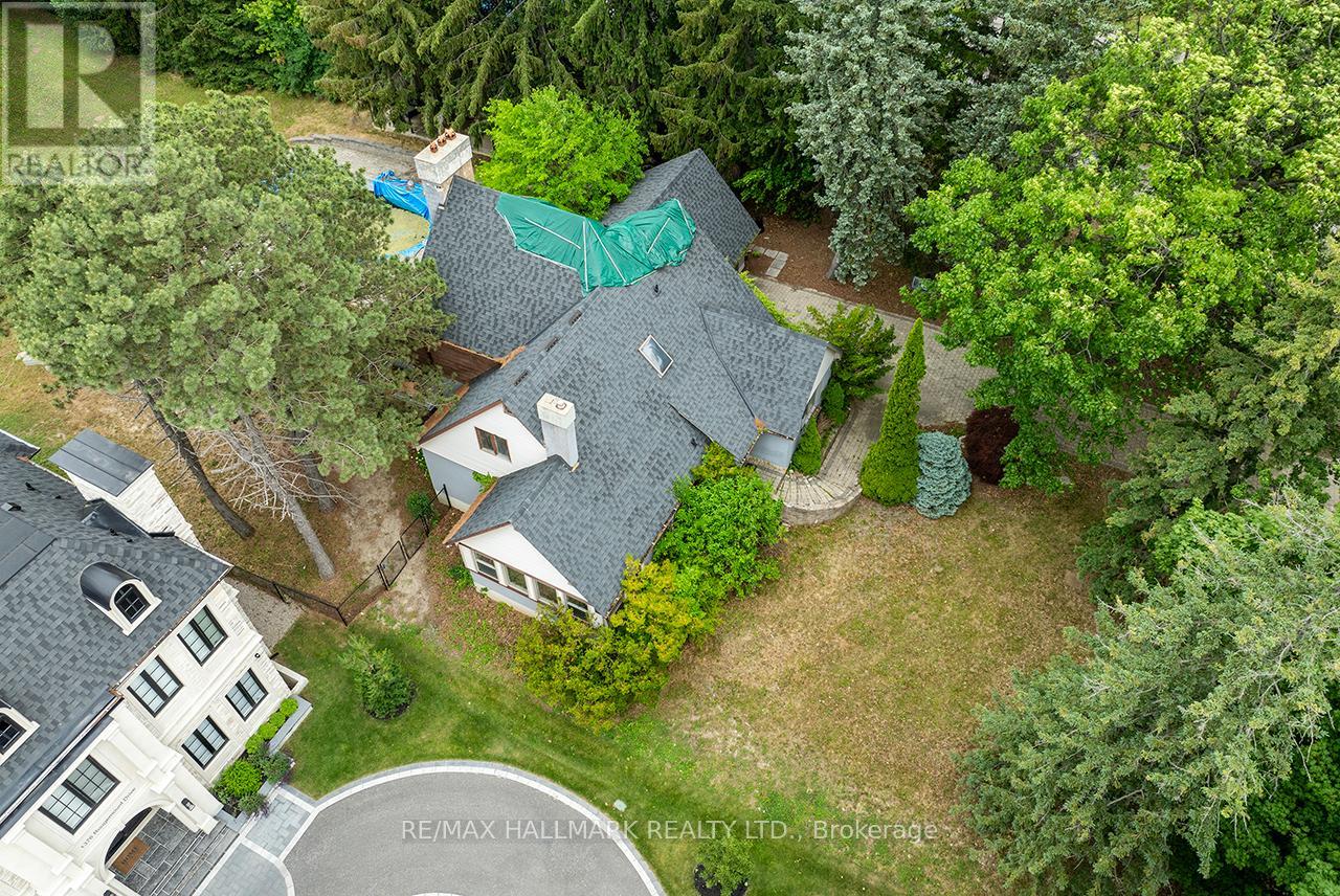 1382 ROUGEMOUNT DRIVE - 25