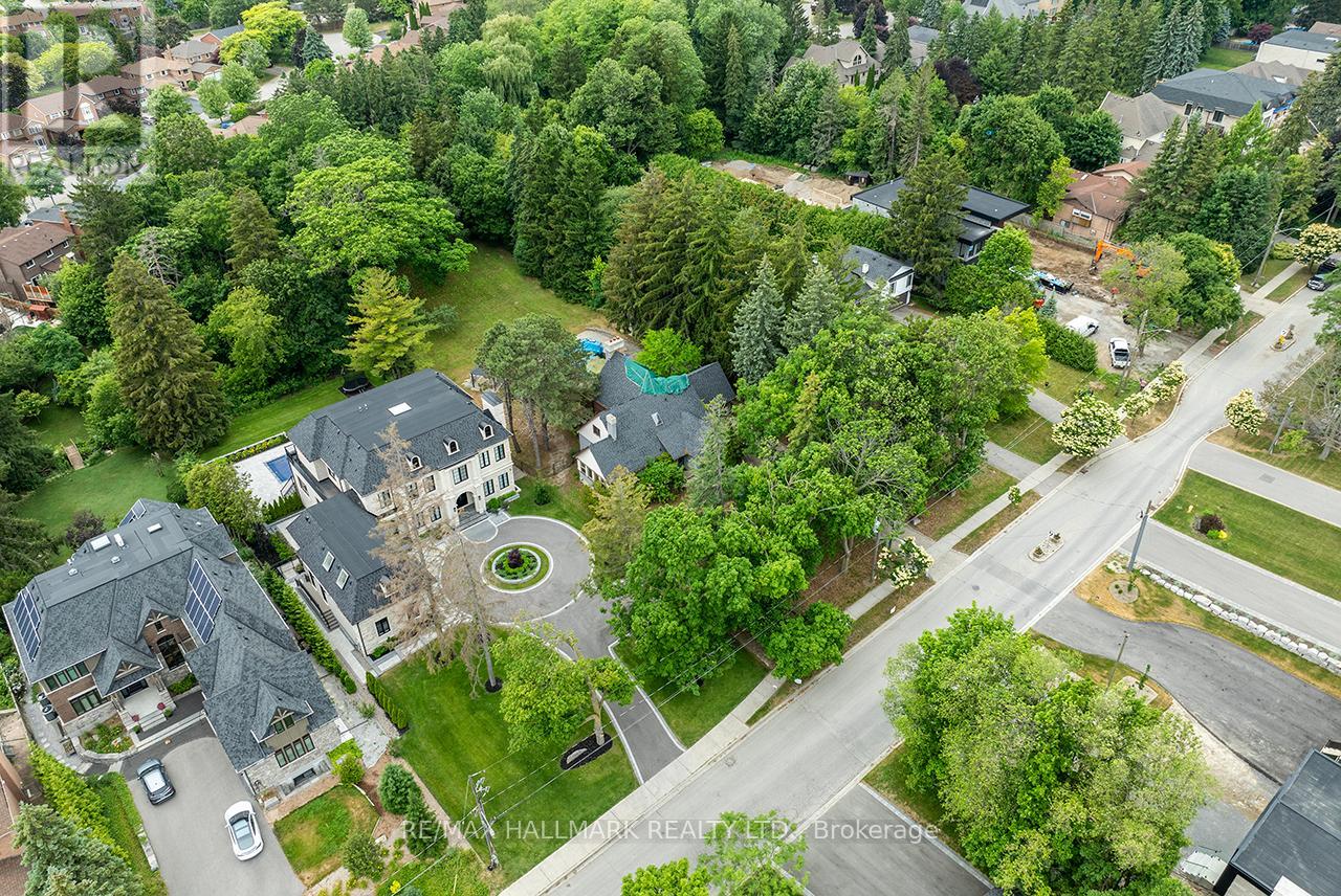 1382 ROUGEMOUNT DRIVE - 27