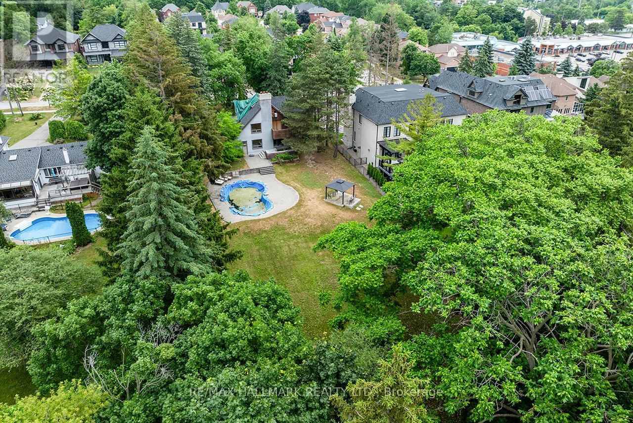 1382 ROUGEMOUNT DRIVE - 29