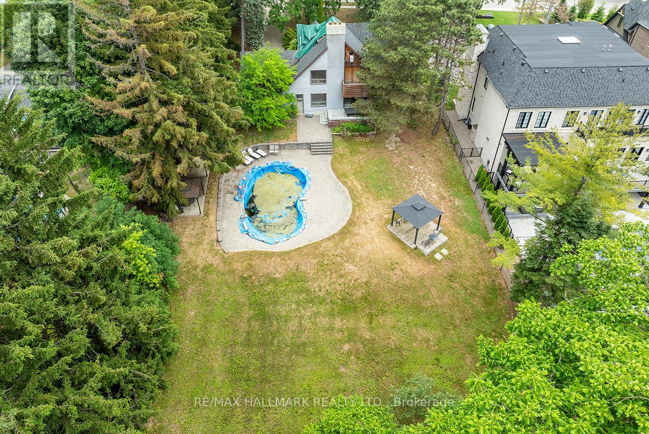 1382 ROUGEMOUNT DRIVE - 30