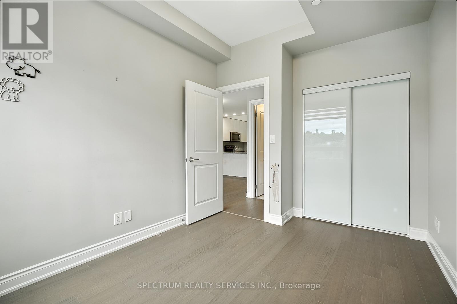 #411 86 WOODBRIDGE AVENUE - 27