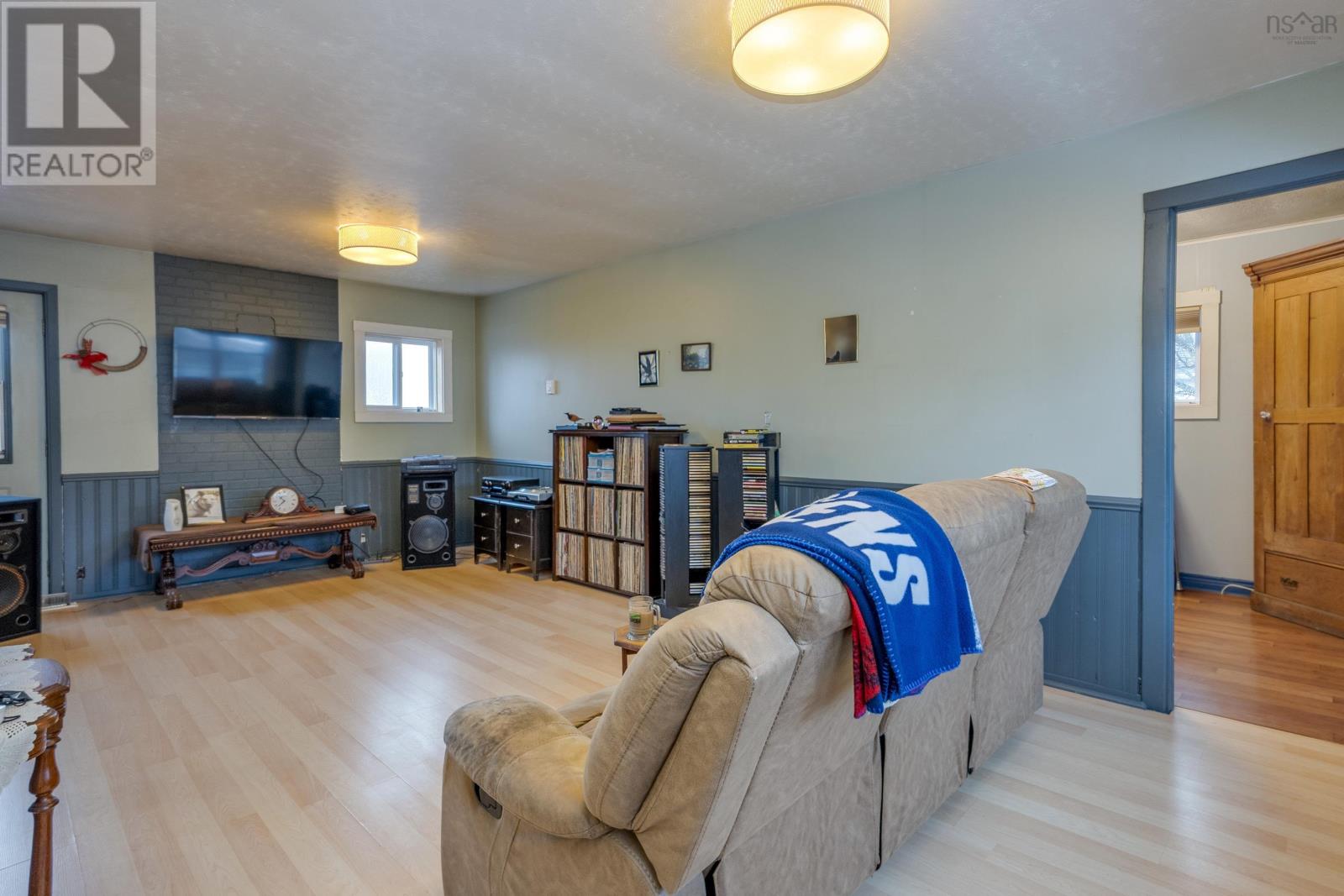 Property 5 of 41 of 10014 221 Highway