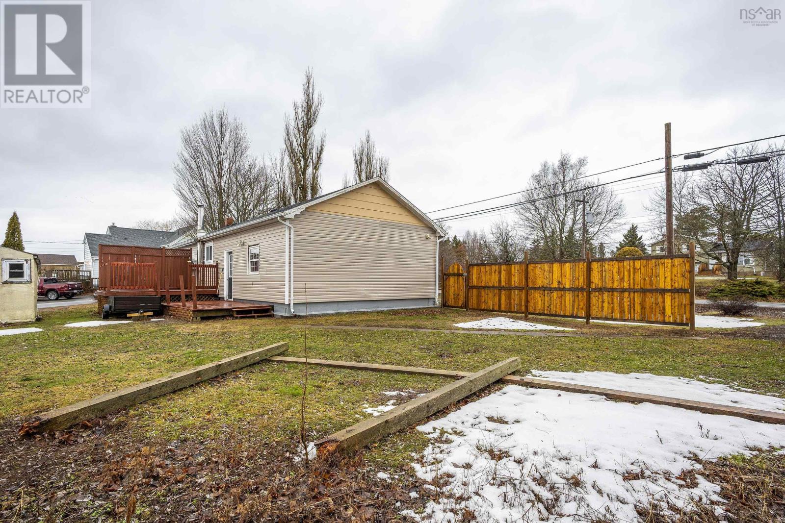 Property 20 of 41 of 10014 221 Highway