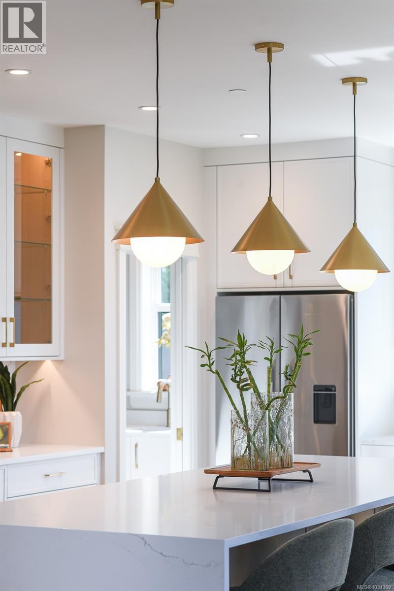 3222 WINCHESTER AVE - 55